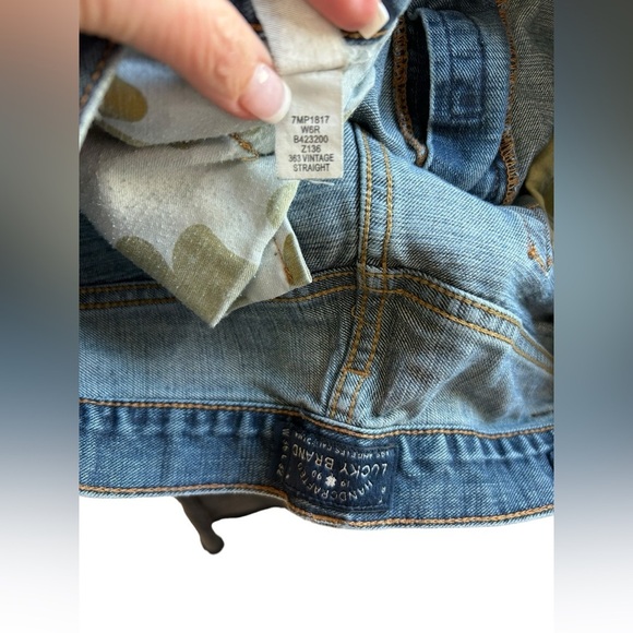 Lucky Brand Men’s 363 Vintage Straight Distressed Jeans in Blue Size 36 - Picture 11 of 11